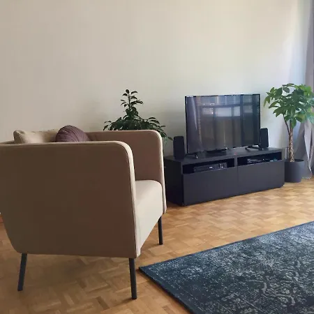 Daire Rustig Met Zeezicht Dicht Bij Het Centrum