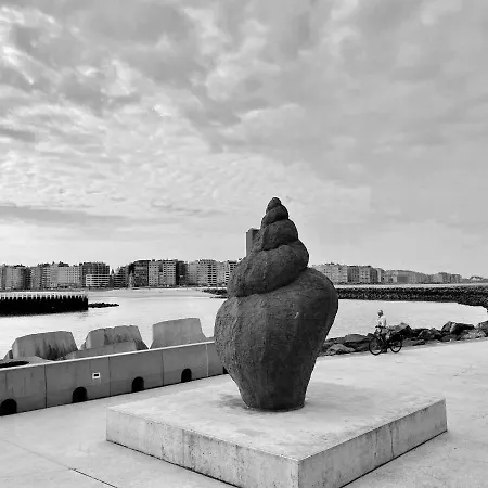 Апартаменты Rustig Met Zeezicht Dicht Bij Het Centrum *