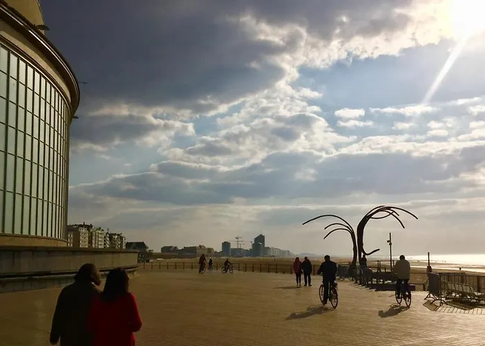 Апартаменты Rustig Met Zeezicht Dicht Bij Het Centrum Остенде